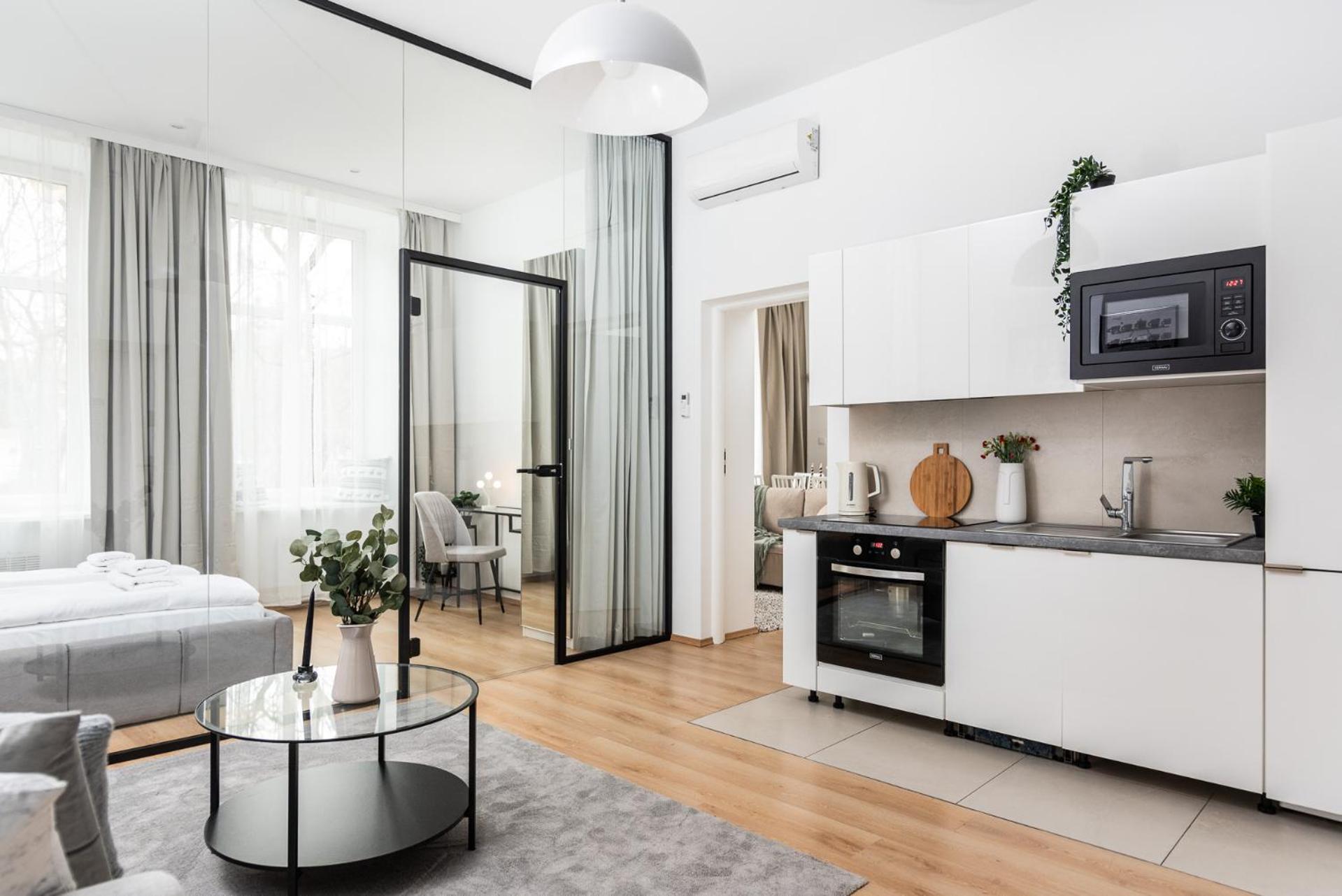 Modern Centrally Located Apartments - By Upstairs Krakow Exterior photo